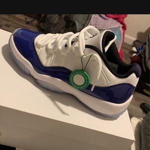Selling my Jordan 11 concords